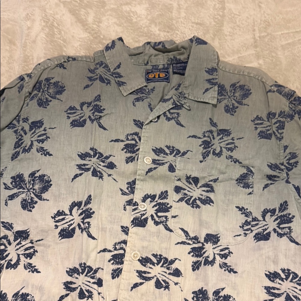 Tommy Bahama Green Casual Button Down Shirt with Floral Pattern